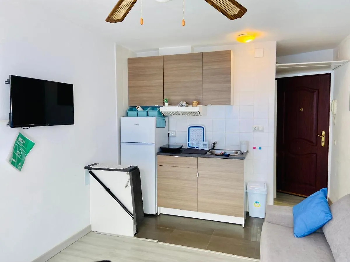 Apartamento Estudio En Urbanizacion Tres Caballos, Playamar Torremolinos